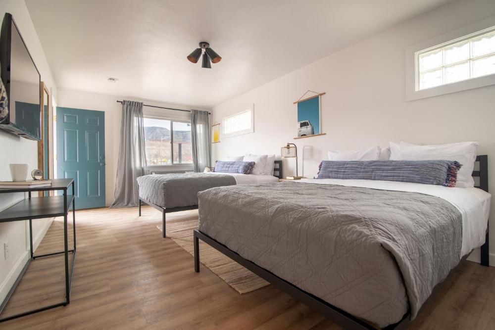 Deluxe Queen Room interior
